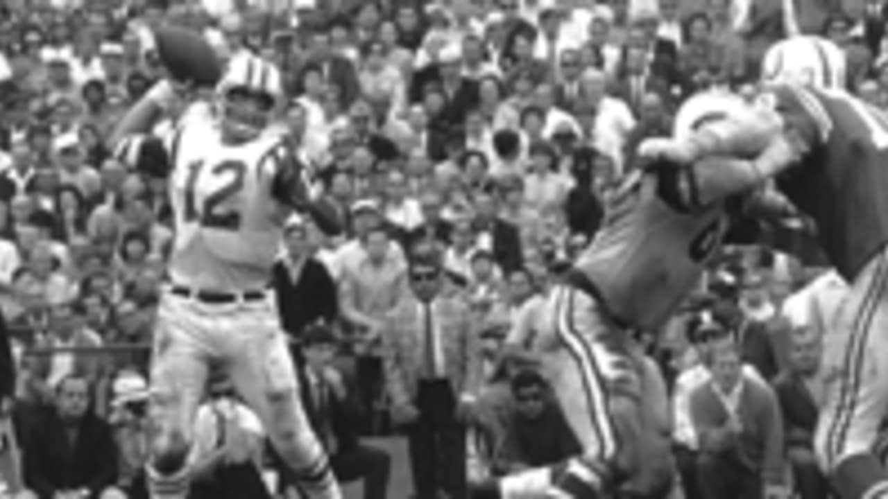 Runningback Tom Matte of the Baltimore Colts dives over the goal line