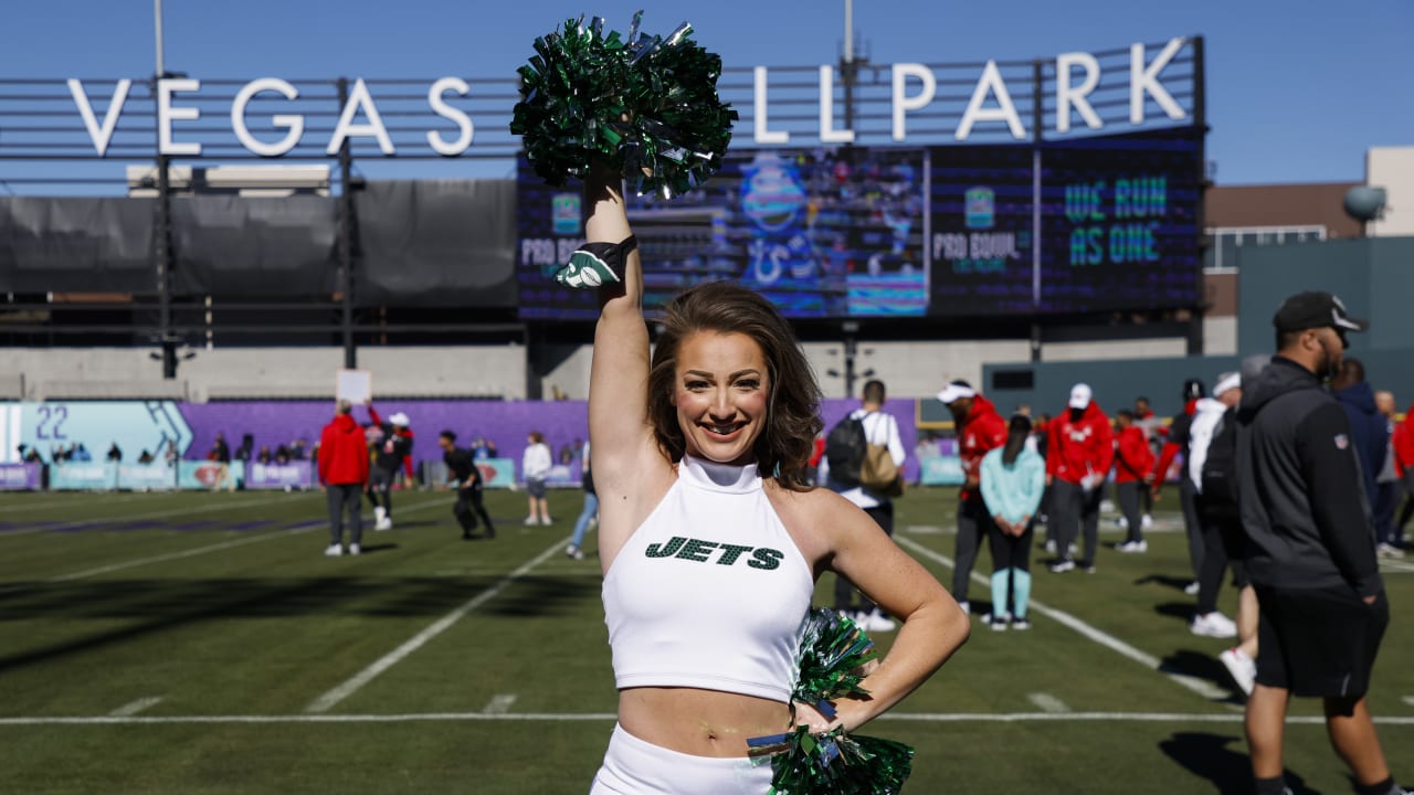 Gallery Top Photos of Jets Flight Crew Member Sam at the 2022 Pro Bowl