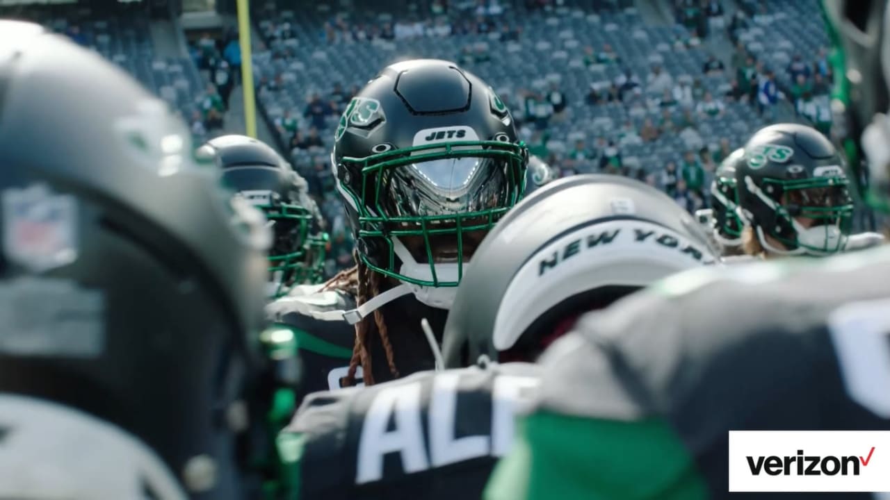 Inside the Team Huddle Before Sunday Night Football with C.J. Mosley