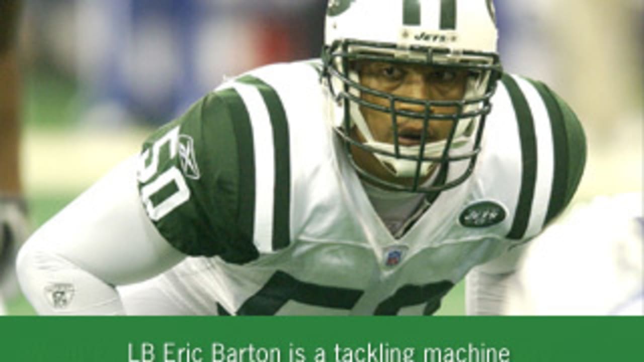 From left, New York Jets linebackers Eric Barton, Jonathan Vilma