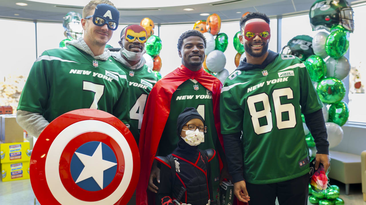 Gallery Jets Players Visit Atlantic Health Goryeb Children's Hospital on Halloween