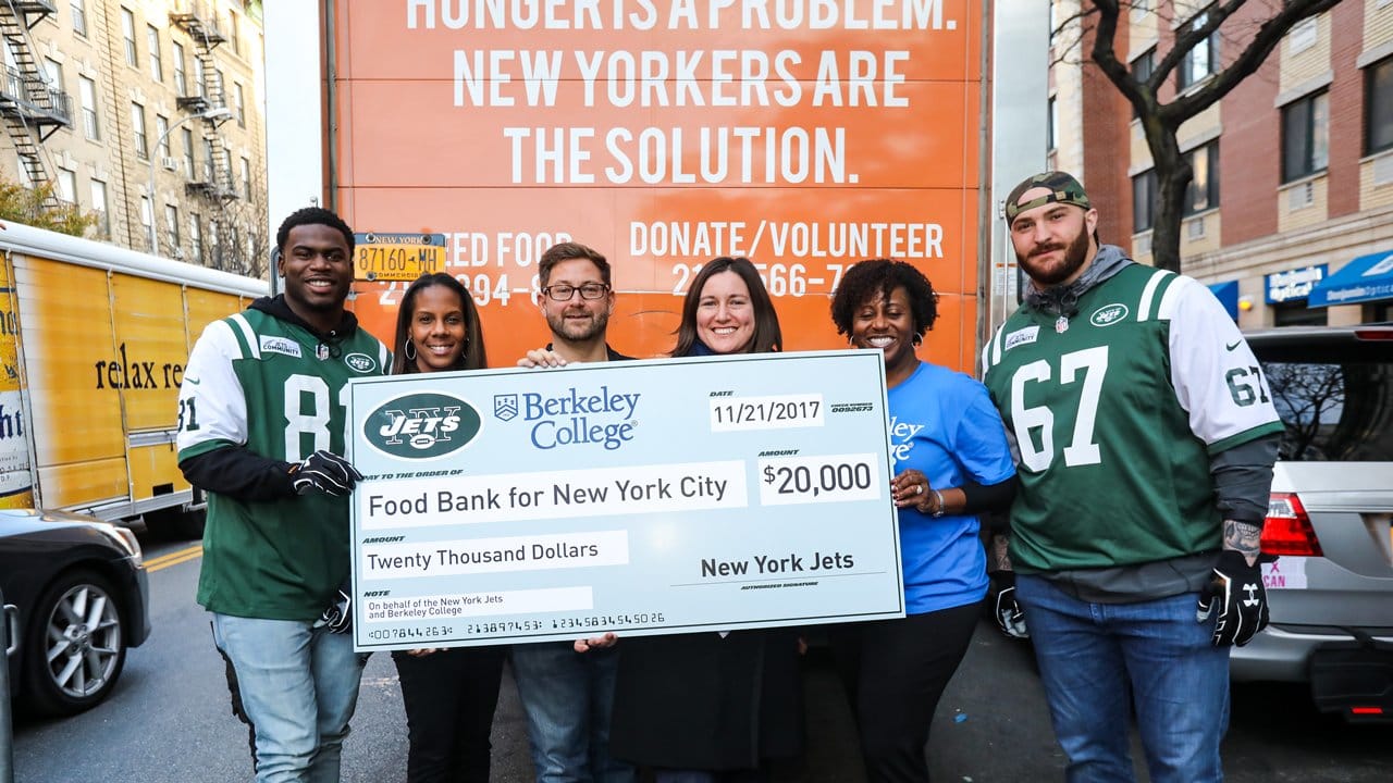 Jets Serve Thanksgiving Feast at NYC Food Bank in Harlem