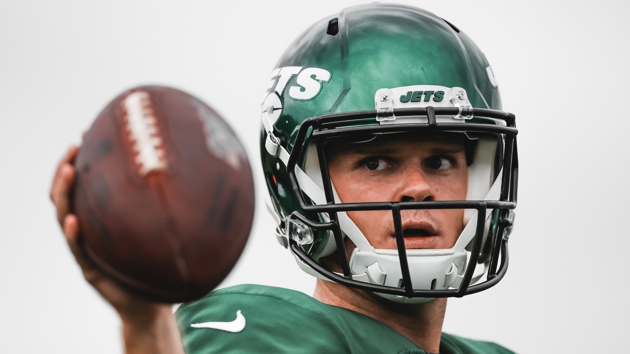 Former Jets OL: Sam Darnold Was Handicapped By Jets Offense - The