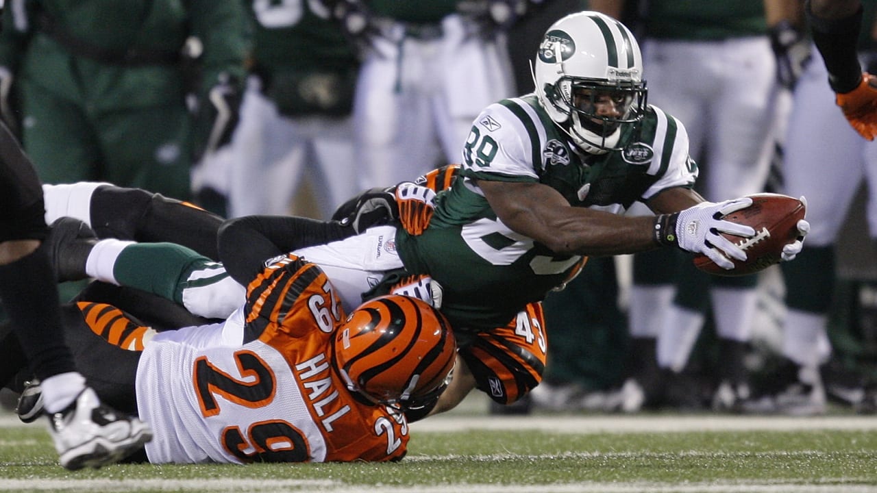 New York Jets running back Leon Washington (29) runs by Miami