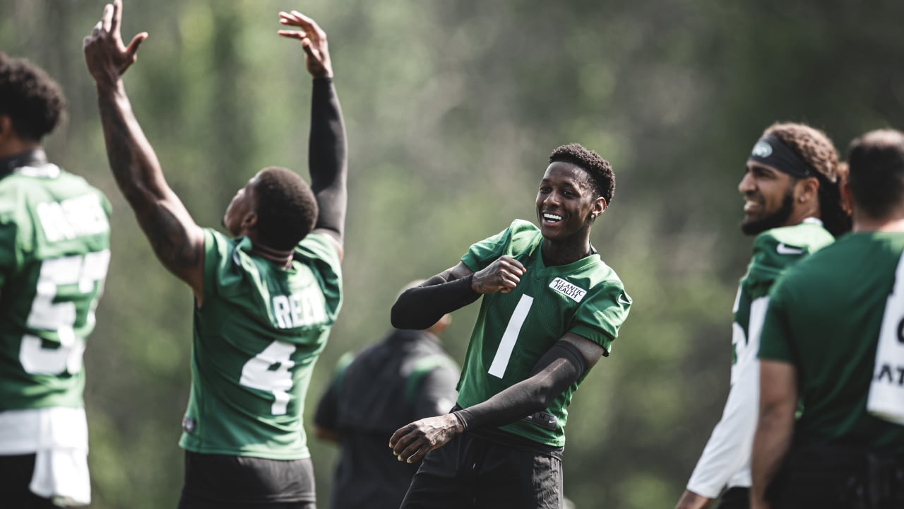 Practice Gallery | Top Photos from the First Practice of 2023 Jets ...