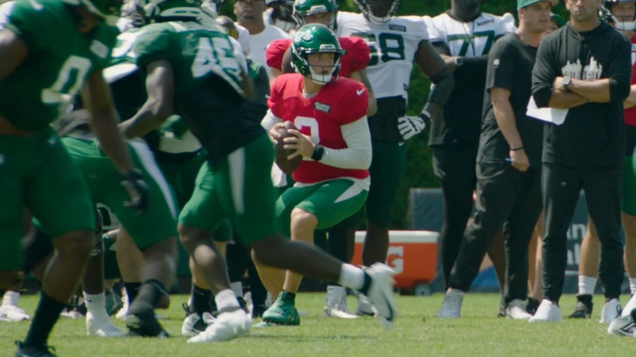 Jets Training Camp Highlight  Breece Hall Speeds Through the Defense After  Catching an Aaron Rodgers Throw