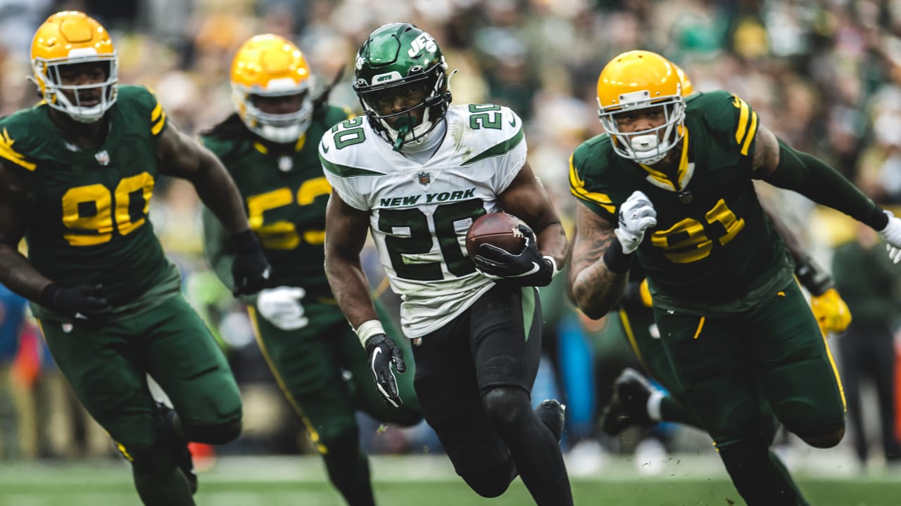 Jets RB Breece Hall's 'Natural Abilities' Take Over in Victory at Green Bay