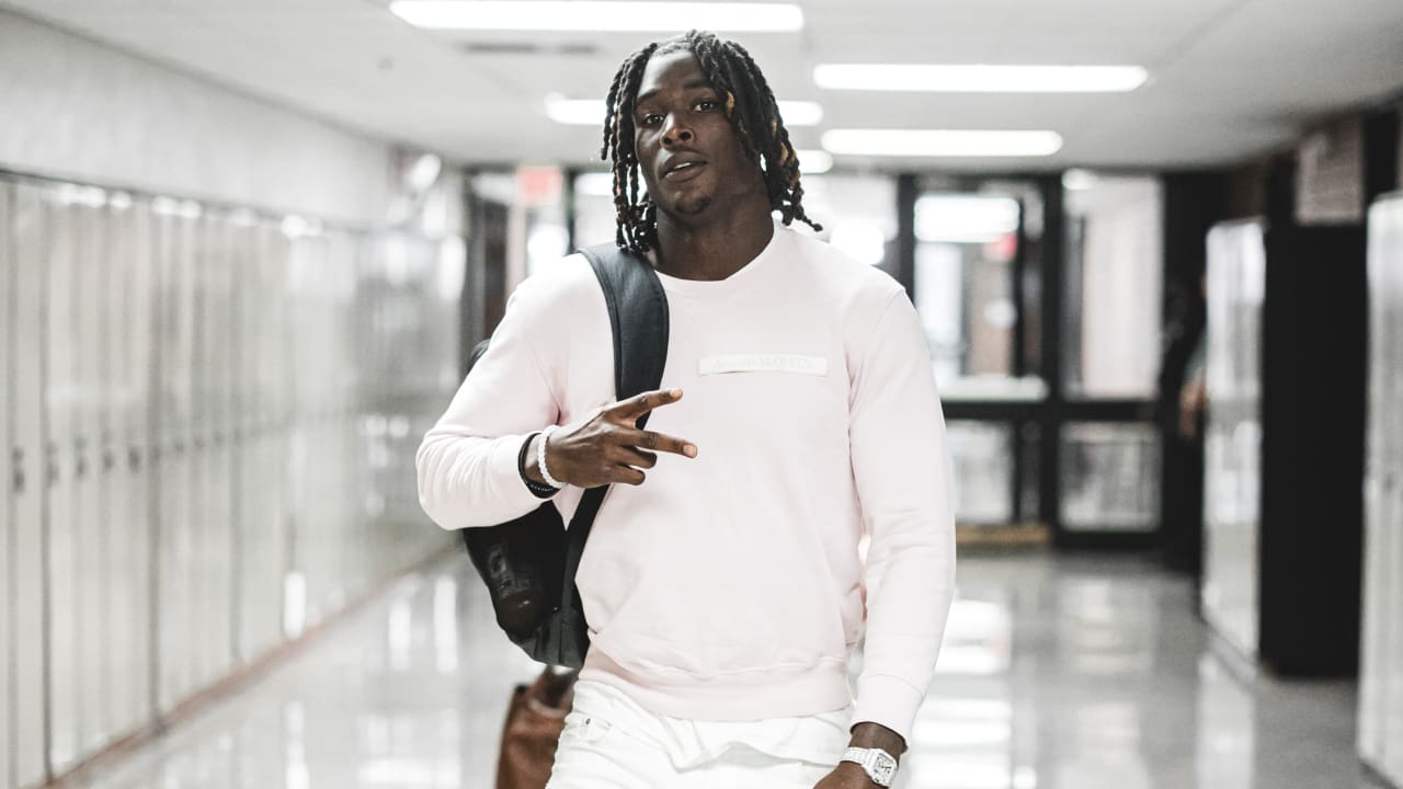 Photos | Jets Arrive at Tom Benson Hall of Fame Stadium