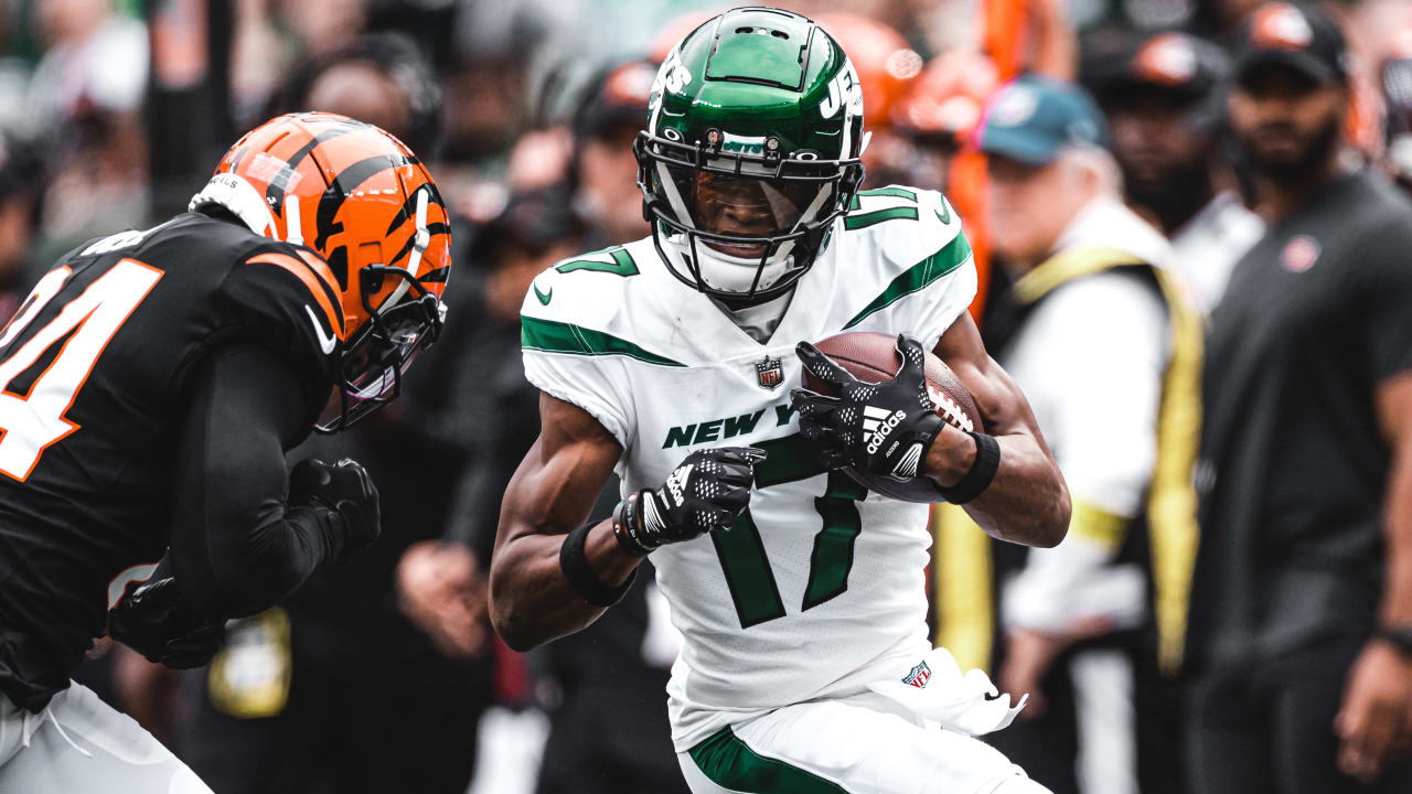 New York Jets WR Garrett Wilson Returns to Game After Rib Injury - Sports  Illustrated New York Jets News, Analysis and More