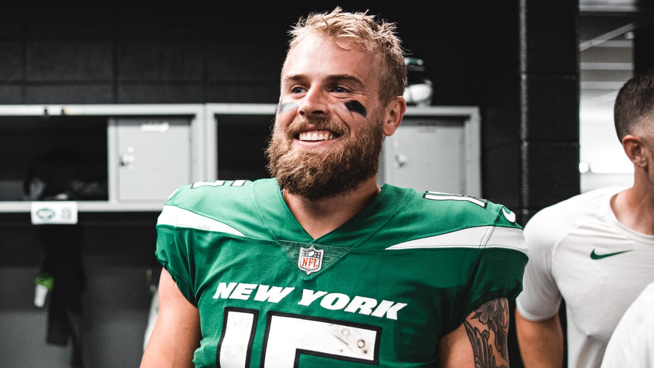 New York Jets quarterback Chris Streveler takes part in drills at