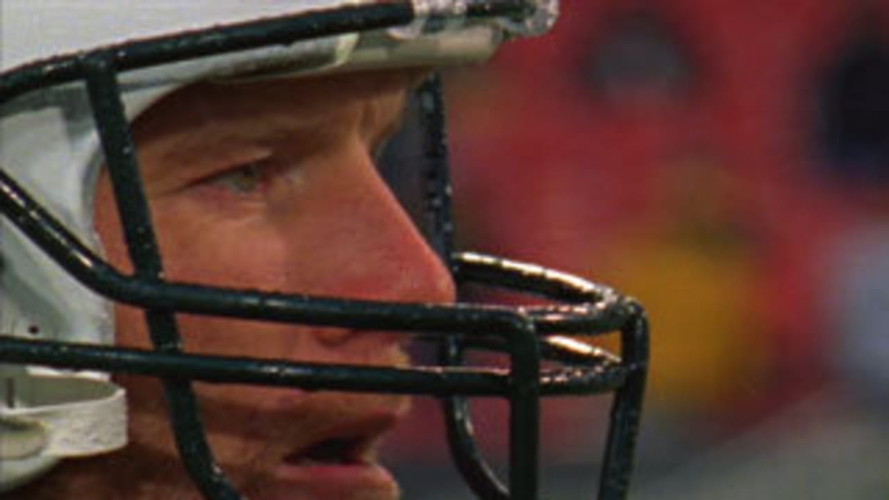Favre Talks Of His Shoulder Jets Retirement