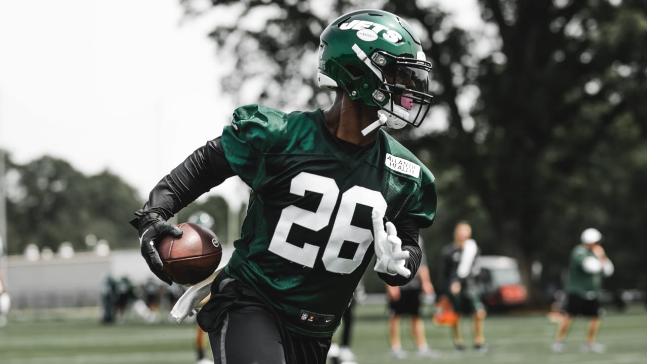 New York Jets on X: Which visor should @LeVeonBell rock for Week 1?   / X