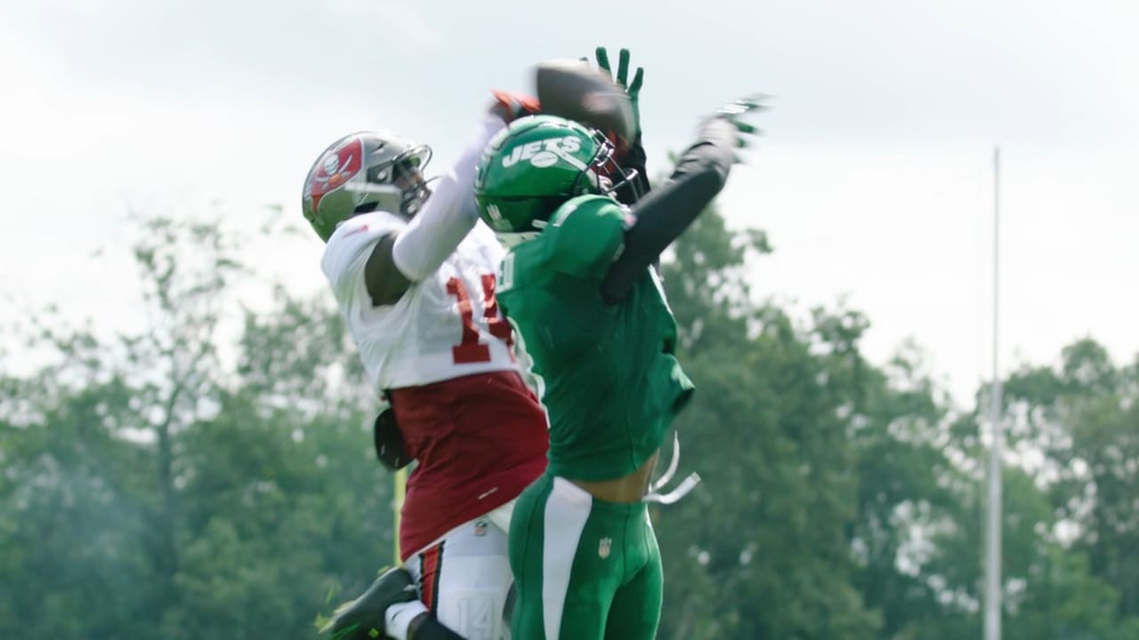 Jets-Bucs Practice Highlight | D.J. Reed Bats Down a Long Throw