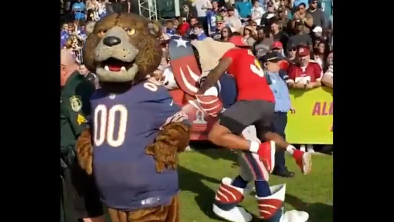 Pro Bowl: Jamal Adams put painful hit on Patriots' mascot