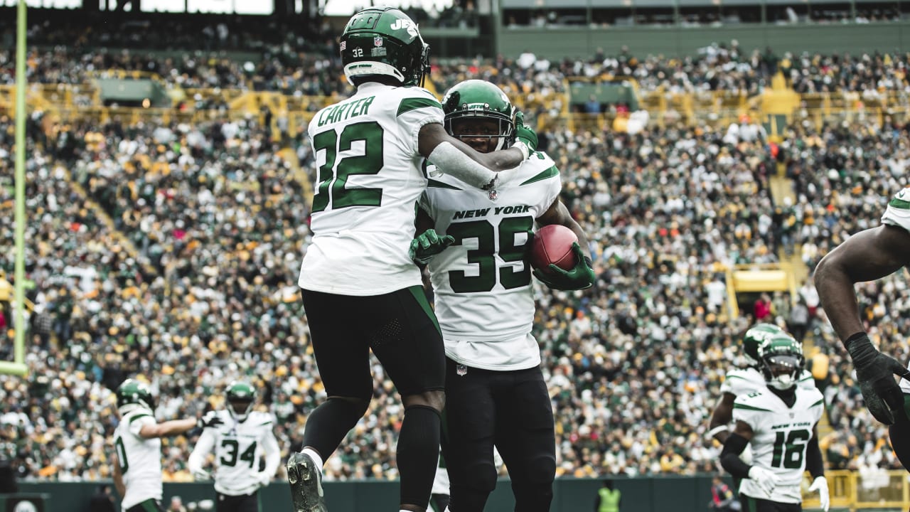 New York Jets defeat Green Bay Packers, final score of 27-10