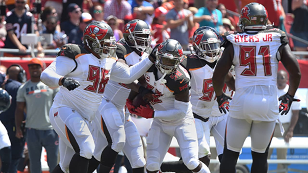 Tampa Bay Buccaneers linebacker Devante Bond reaches for a pass