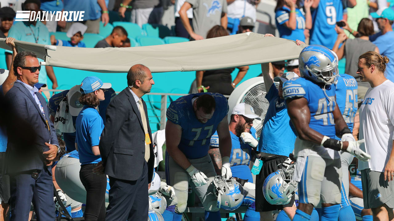 Detroit Lions counter Miami sun with handheld canopies