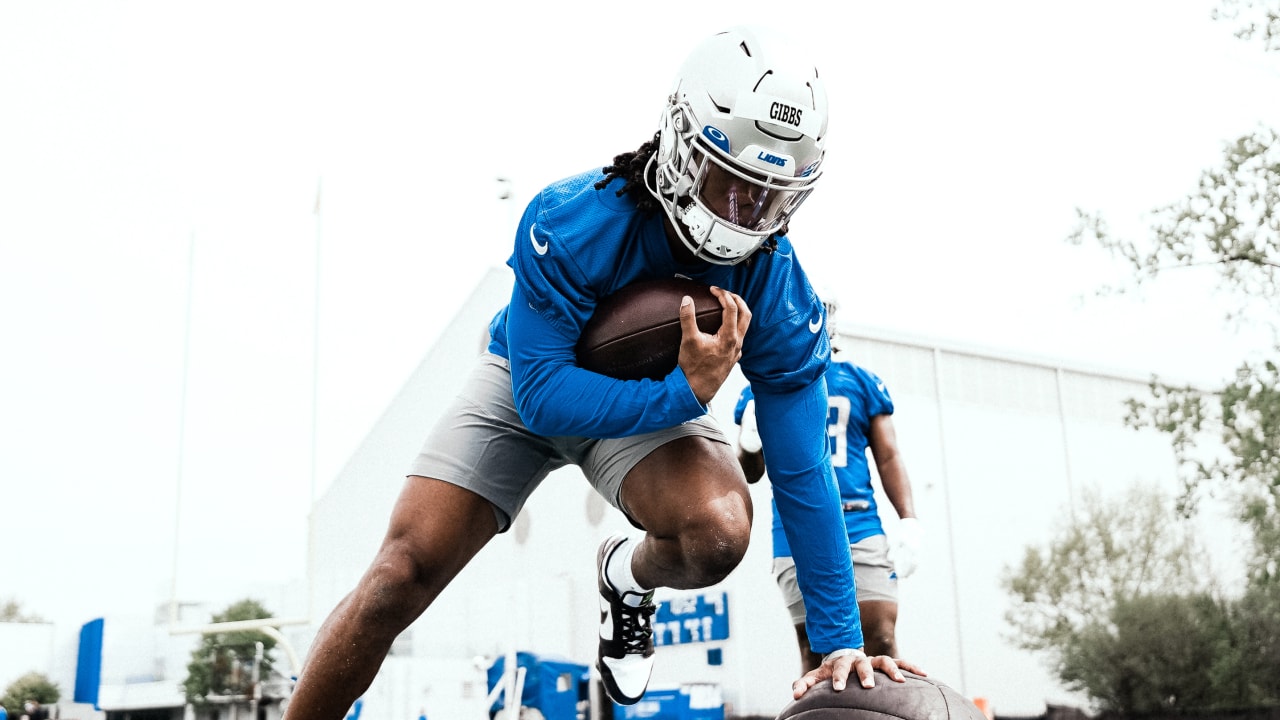 Detroit Lions RB Jahmyr Gibbs & LB Jack Campbell among leaders in ESPN's projected rookie stats