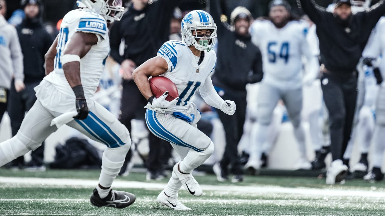 DETROIT, MI - SEPTEMBER 12: Detroit Lions wide receiver Kalif Raymond (11)  makes a sideline catch in the red zone during the fourth quarter of NFL  game between San Francisco 49ers and