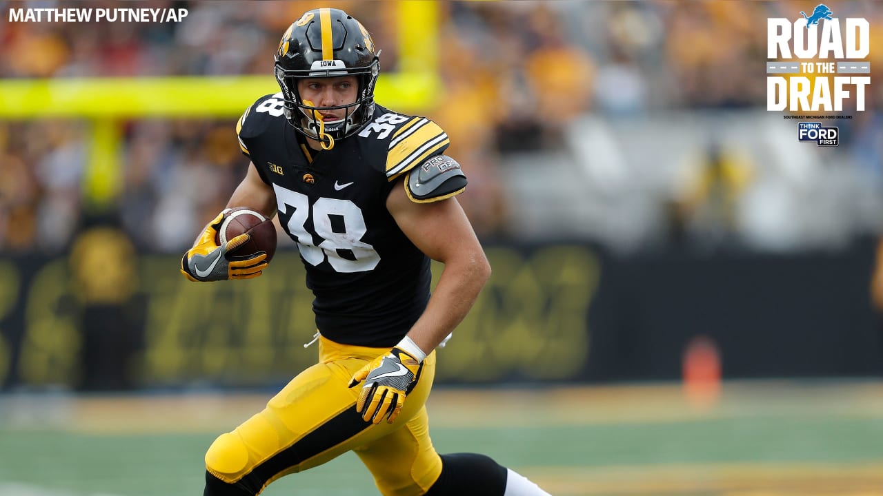 Iowa TE T.J. Hockenson leaving for the NFL draft