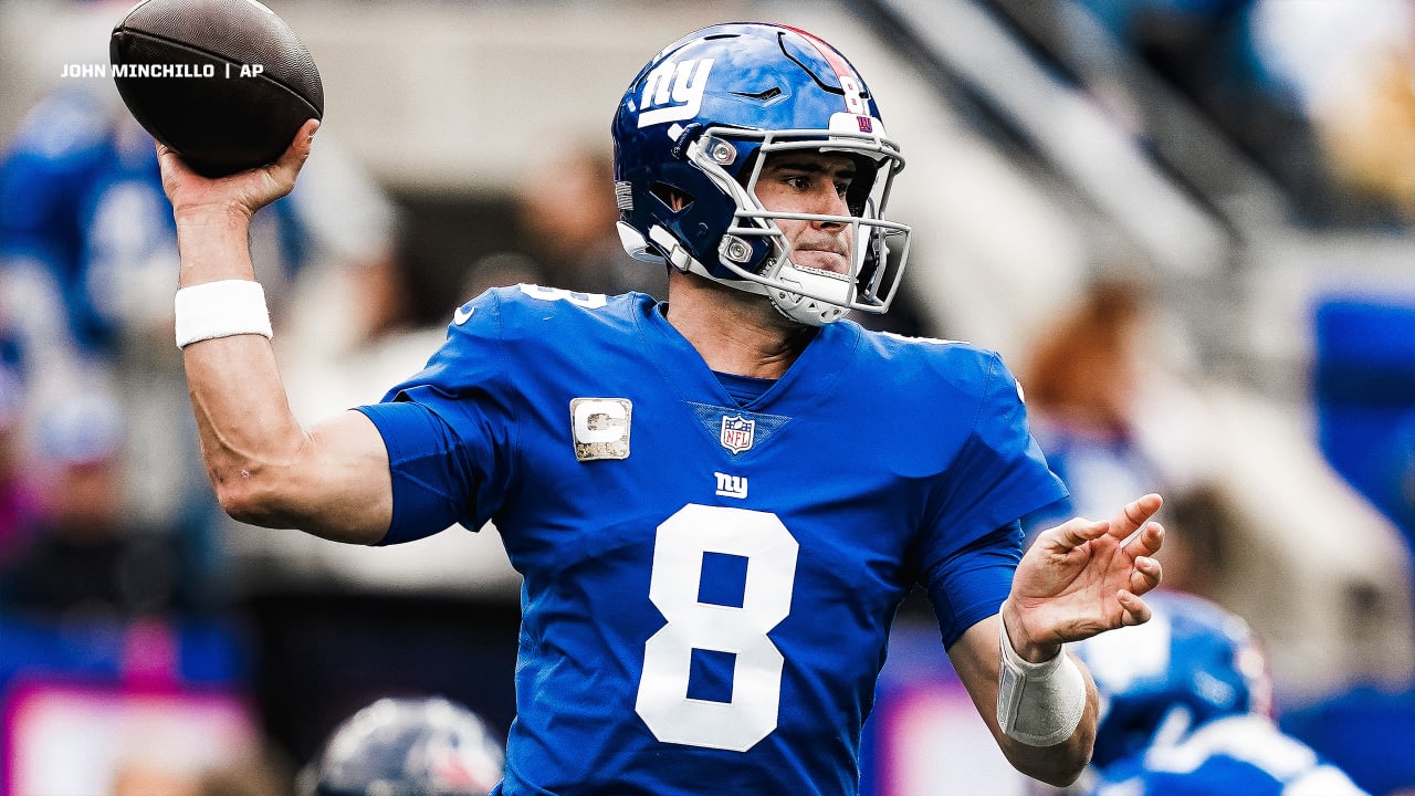 Daniel Jones Fumbles on 3rd-down Scramble