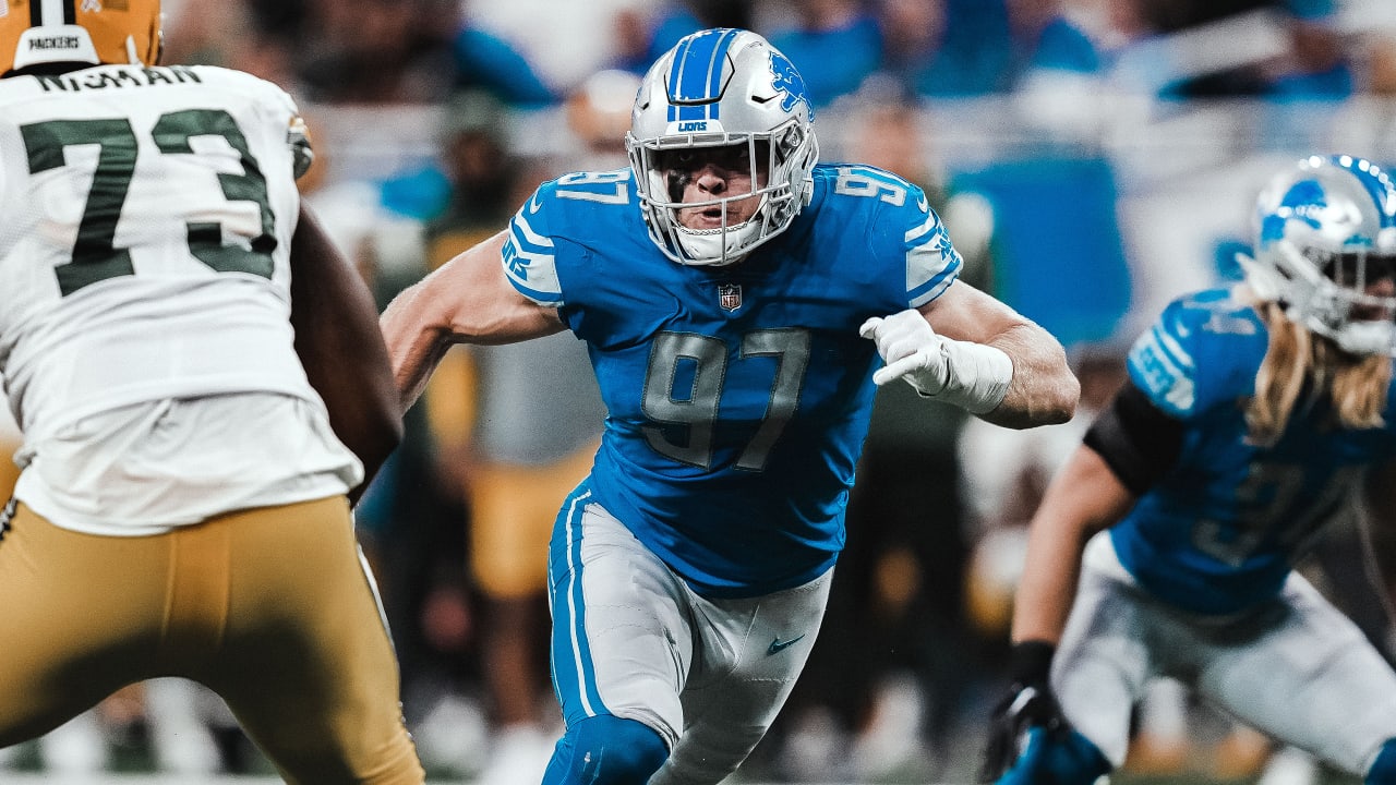 Detroit Lions DL Aidan Hutchinson leading all rookies in sacks