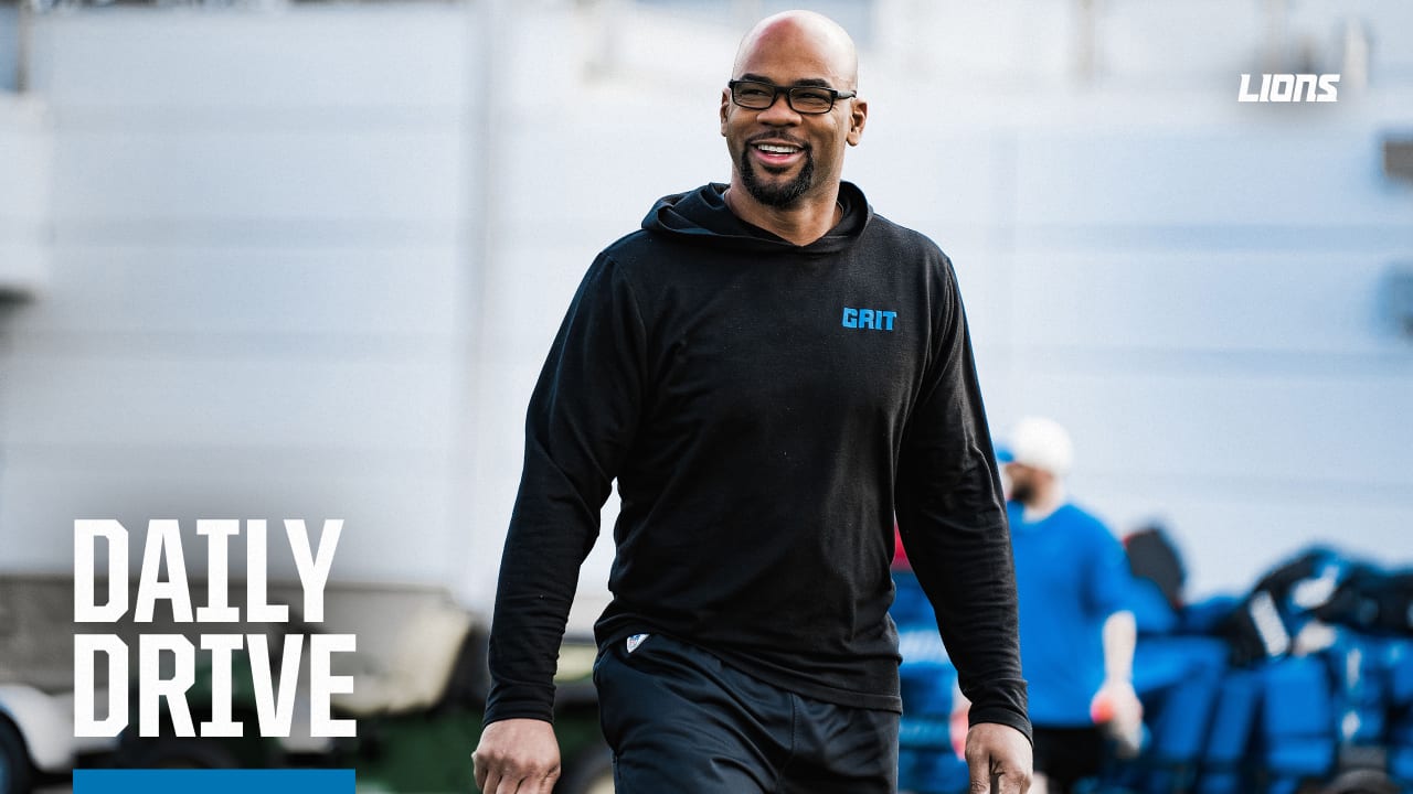 Detroit Lions wide receiver coach Antwaan Randle El talks to his team  during an NFL football practice, Wednesday, Aug. 2, 2023, in Allen Park,  Mich. (AP Photo/Carlos Osorio Stock Photo - Alamy