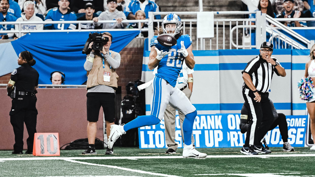 T.J. Hockenson of the Detroit Lions makes a catch in the second