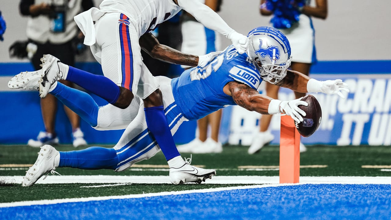 Detroit Lions running back Craig Reynolds (13) looks on against