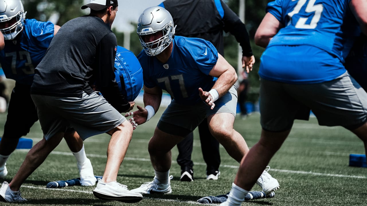 Lions center Frank Ragnow fractured his throat in the first quarter on  Sunday, played the rest of the game anyway, This is the Loop