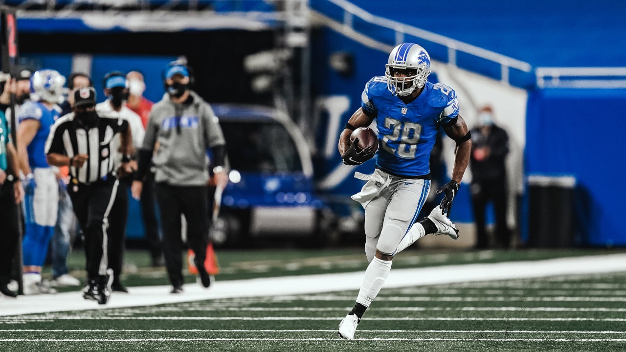 Detroit Lions tight end James Mitchell is in an area code of his own on  wide-open 32-yard catch and run