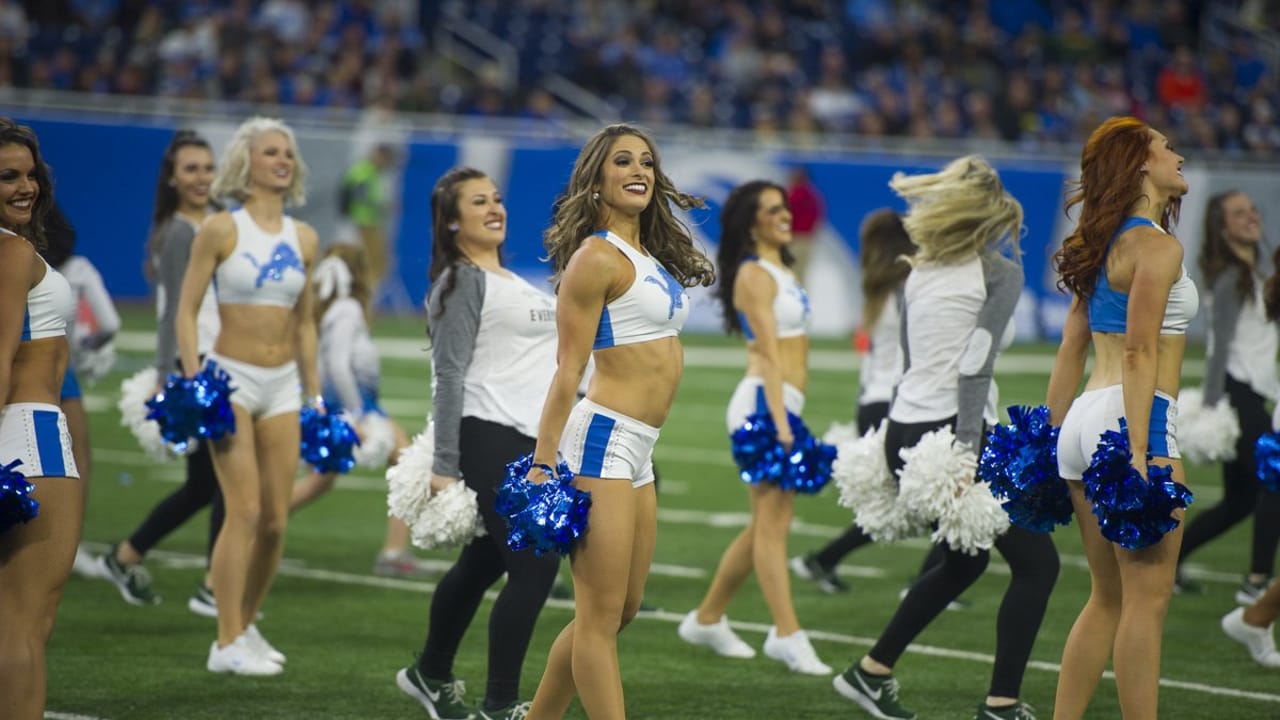 Lions vs. Packers: Cheer Photos