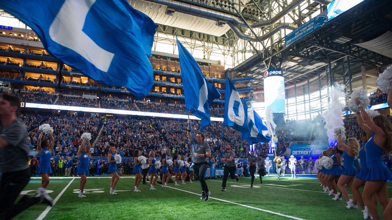 Detroit Lions – Austin Flag & Flagpole