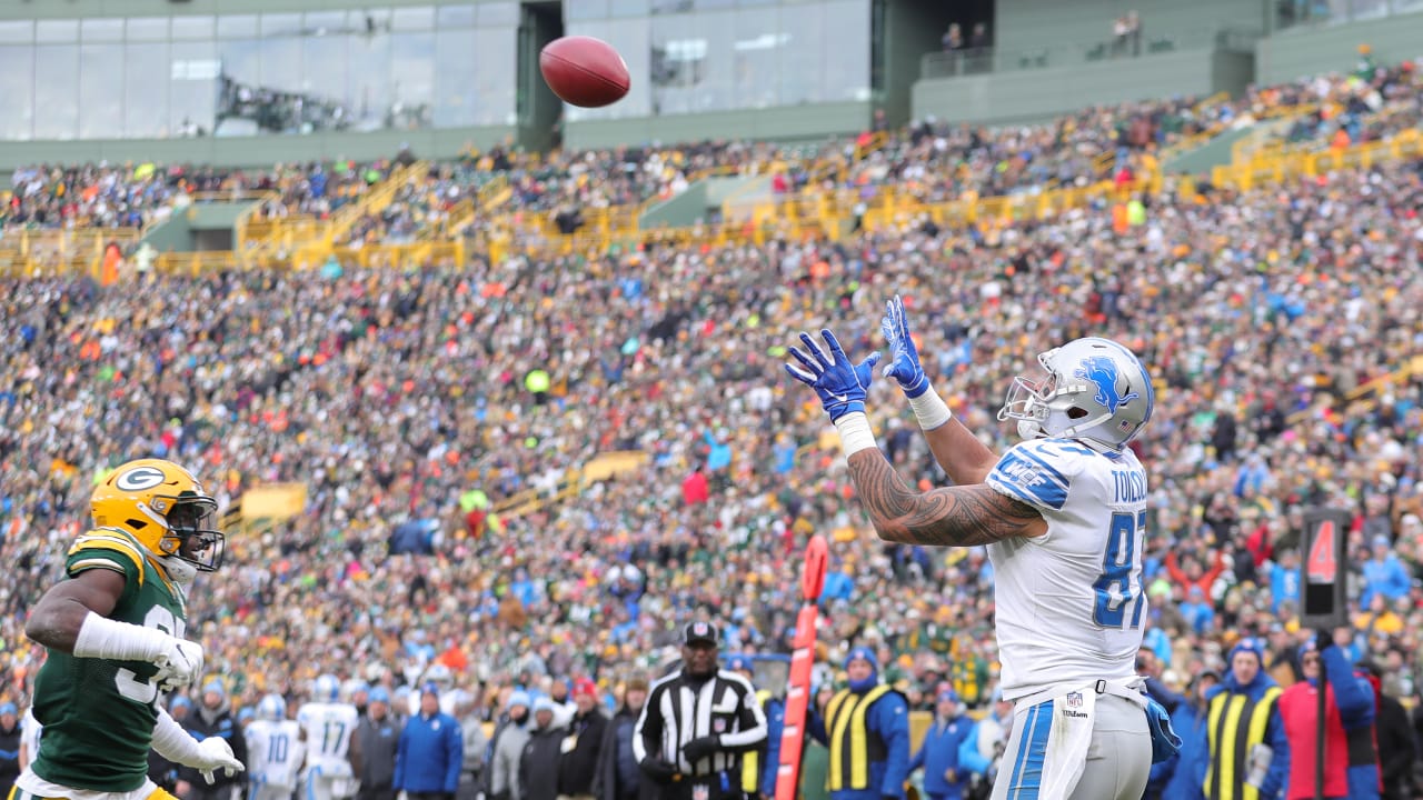 VIDEO: Matt Prater can only be bested by a field goal-kicking robot - Pride  Of Detroit