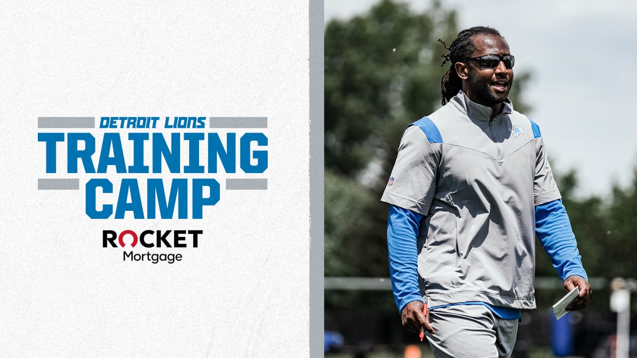 Detroit Lions wide receiver coach Antwaan Randle El talks to his team  during an NFL football practice, Wednesday, Aug. 2, 2023, in Allen Park,  Mich. (AP Photo/Carlos Osorio Stock Photo - Alamy