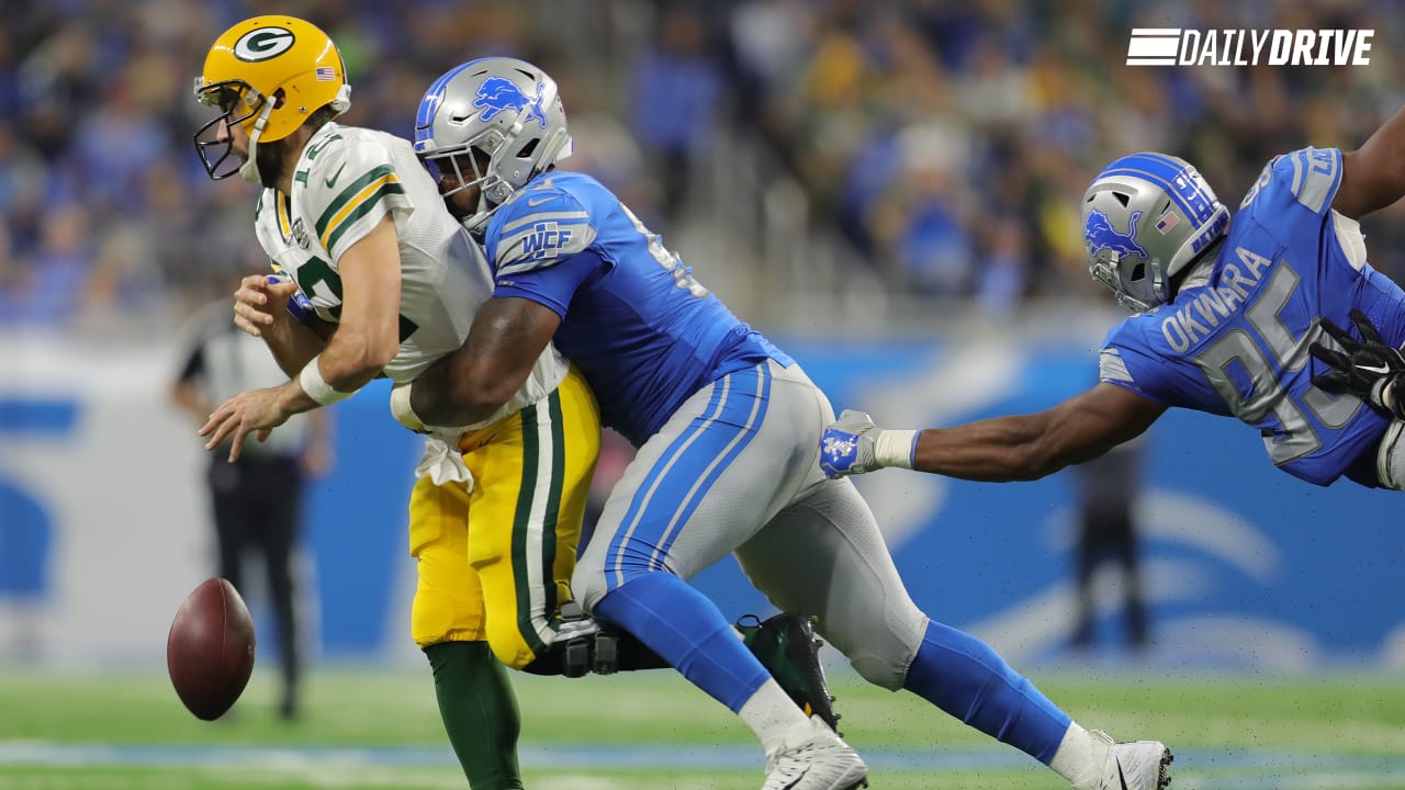 Lions' D-line, secondary ruffle Aaron Rodgers in first-half shutout