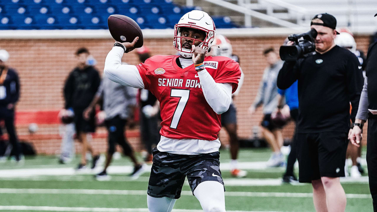 Detroit Lions' Chris Spielman studies LBs at Georgia pro day