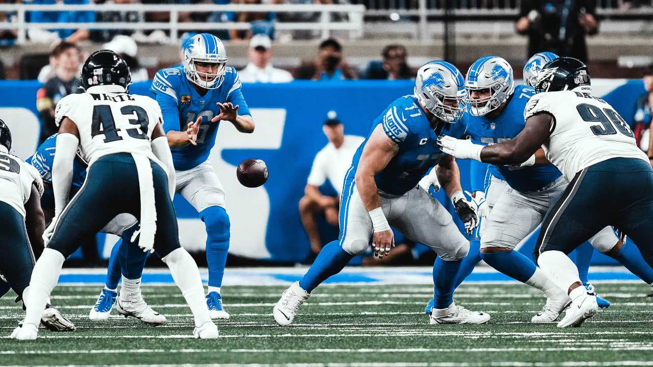 Lions Coach Comforts D'Andre Swift, Who Dropped Winning Pass Vs. Bears