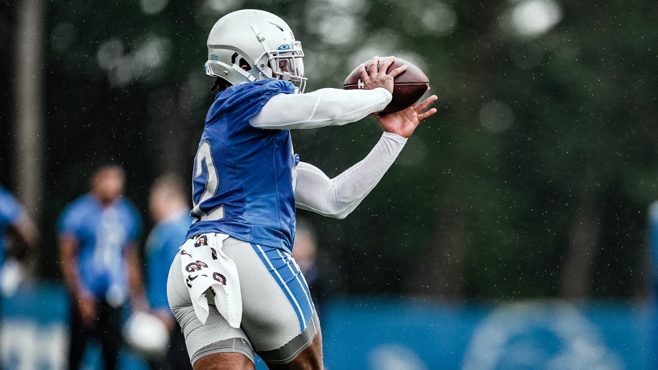 ALLEN PARK, MI - JULY 30: Detroit Lions RB Jamaal Williams (30) running  agility drills during Lions training camp on July 30, 2022 at Detroit Lions  Training Camp in Allen Park, MI (