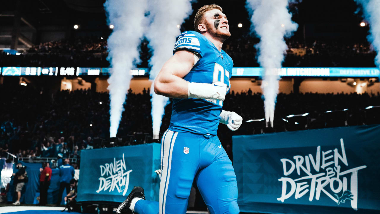 Detroit Lions rookie DL Aidan Hutchinson impressing a couple Hall of