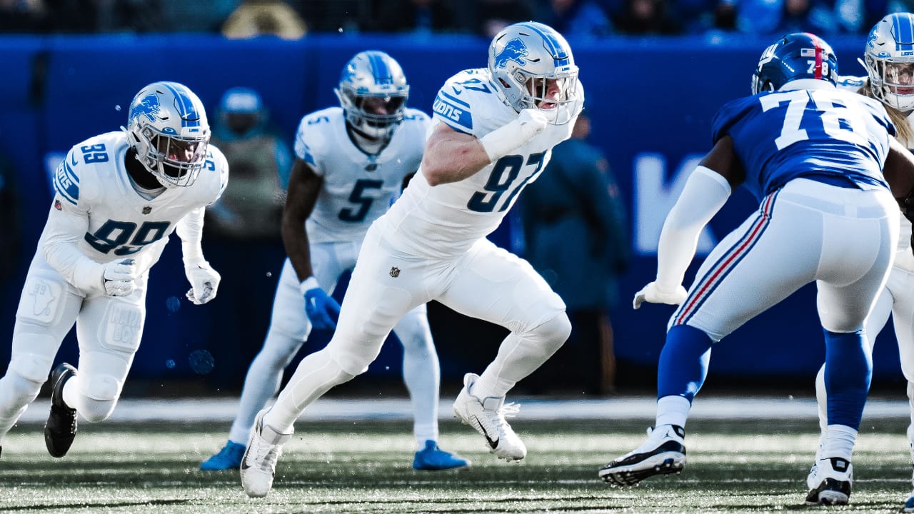 Daniel Jones throws 2 picks, Barkley couldn't get going vs Lions