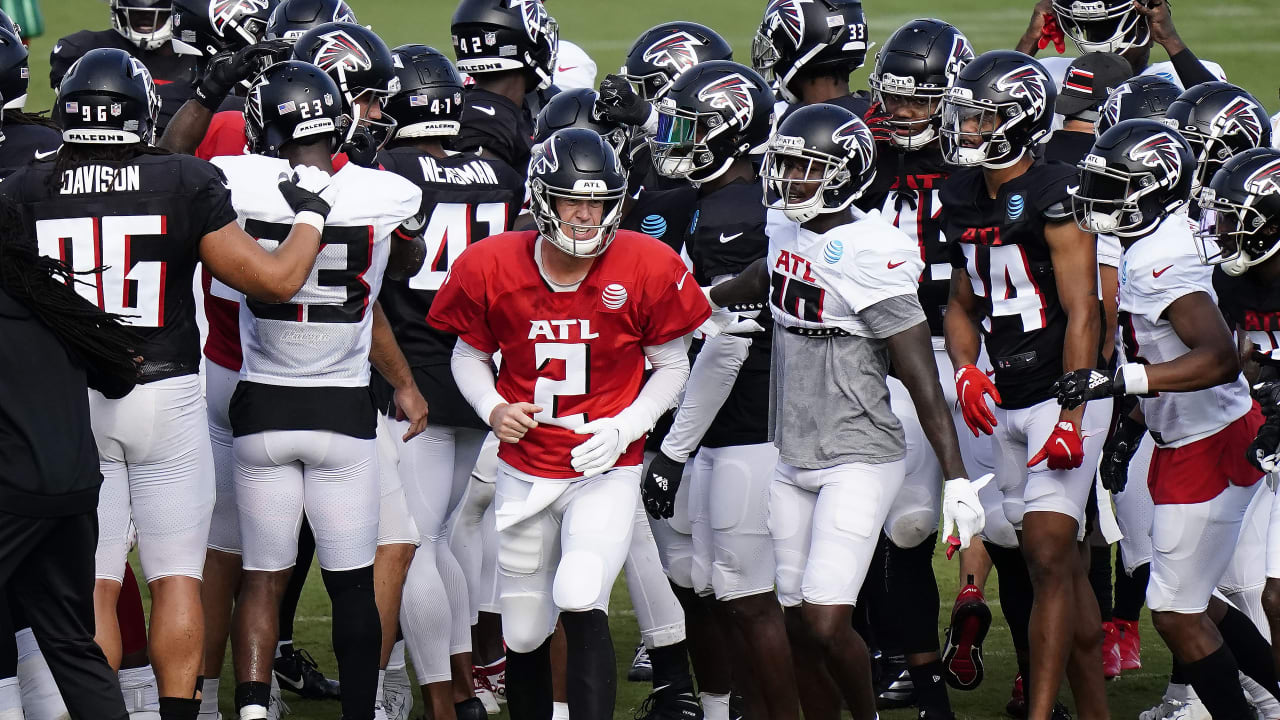 Isaiah Oliver and Foyesade Oluokun of the Atlanta Falcons