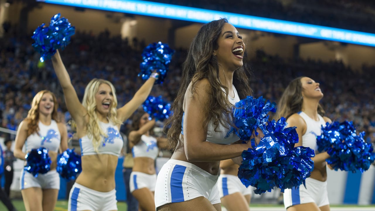 Lions vs. Rams: Cheer Photos