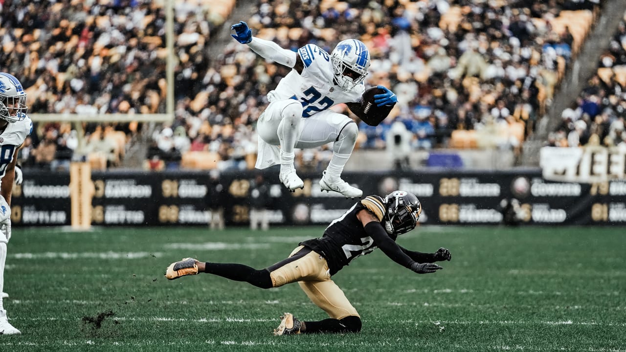 D'Andre Swift Detroit Lions Unsigned Hurdle Photograph