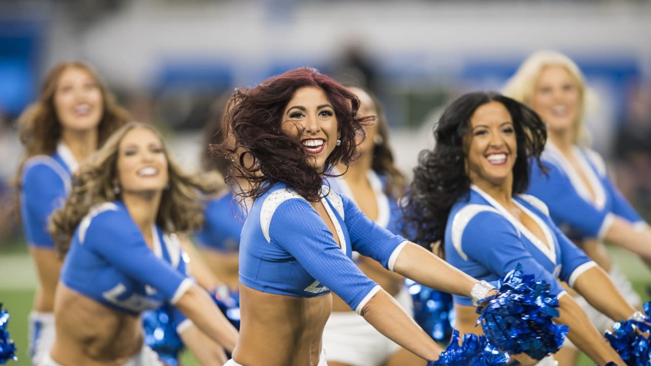 Lions vs. Packers: Cheerleader photos