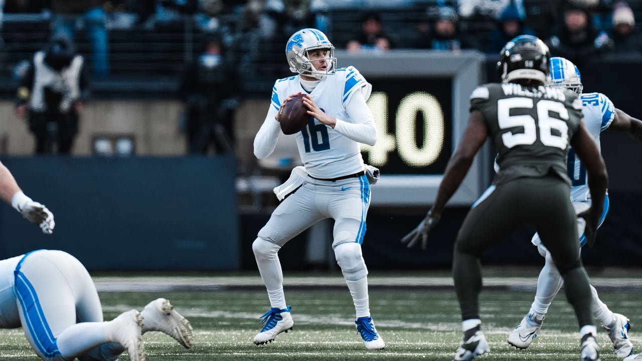 Jared Goff throws and runs for TDs, helping the Lions bounce back