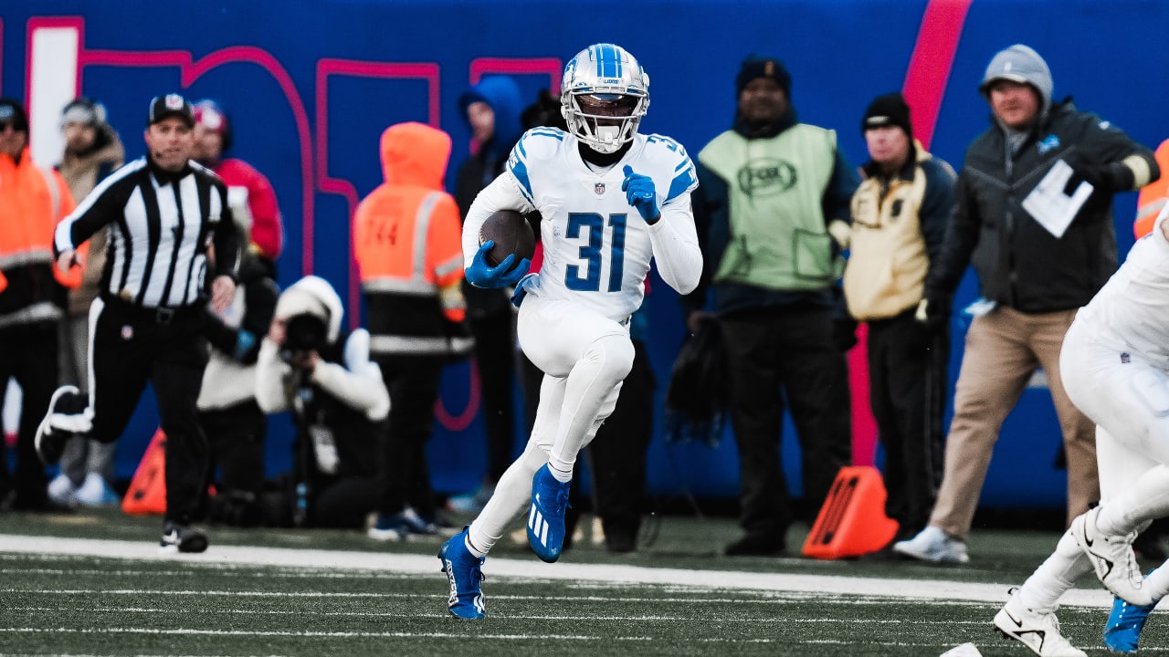 Williams leads Lions to 3rd straight win, 31-18 over Giants