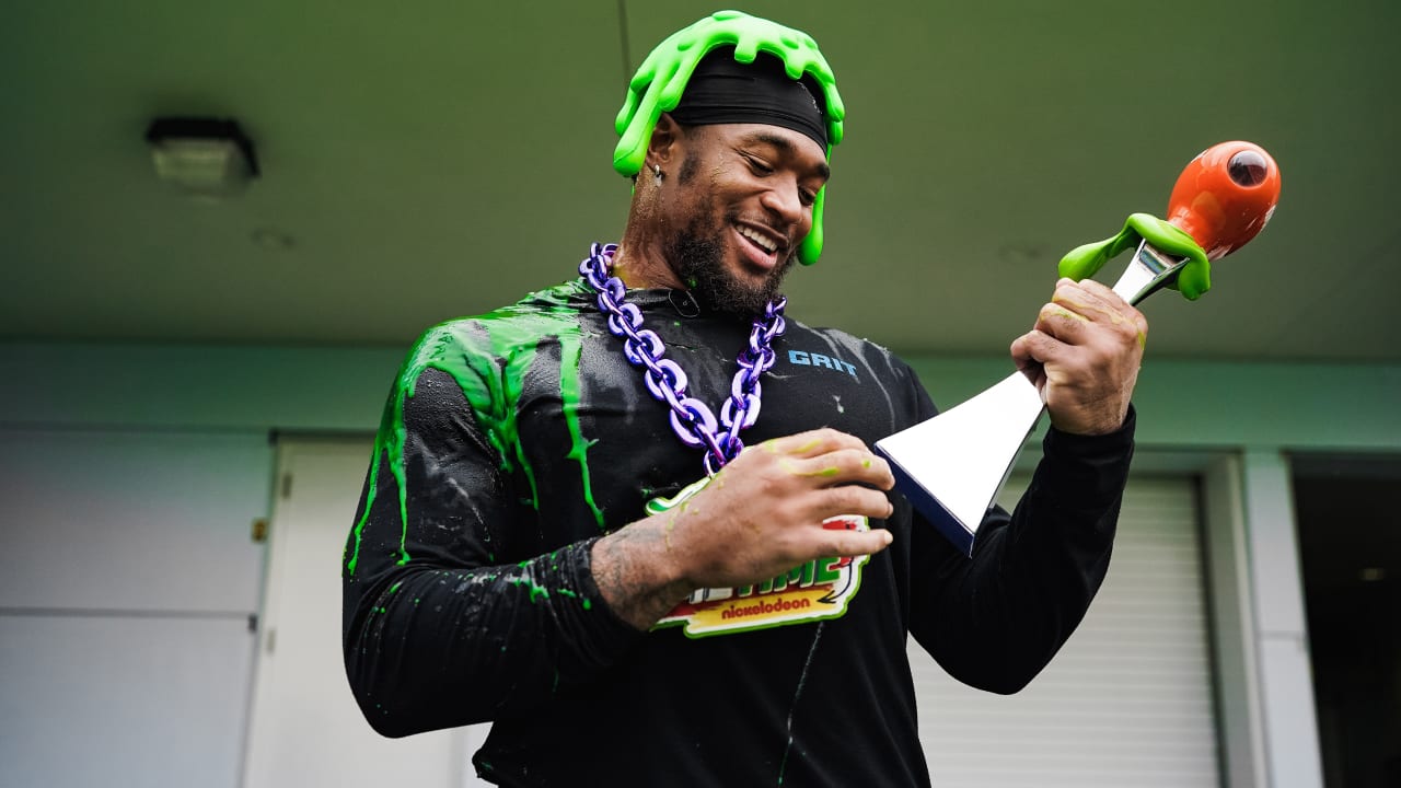 LB Derrick Barnes gets slimed