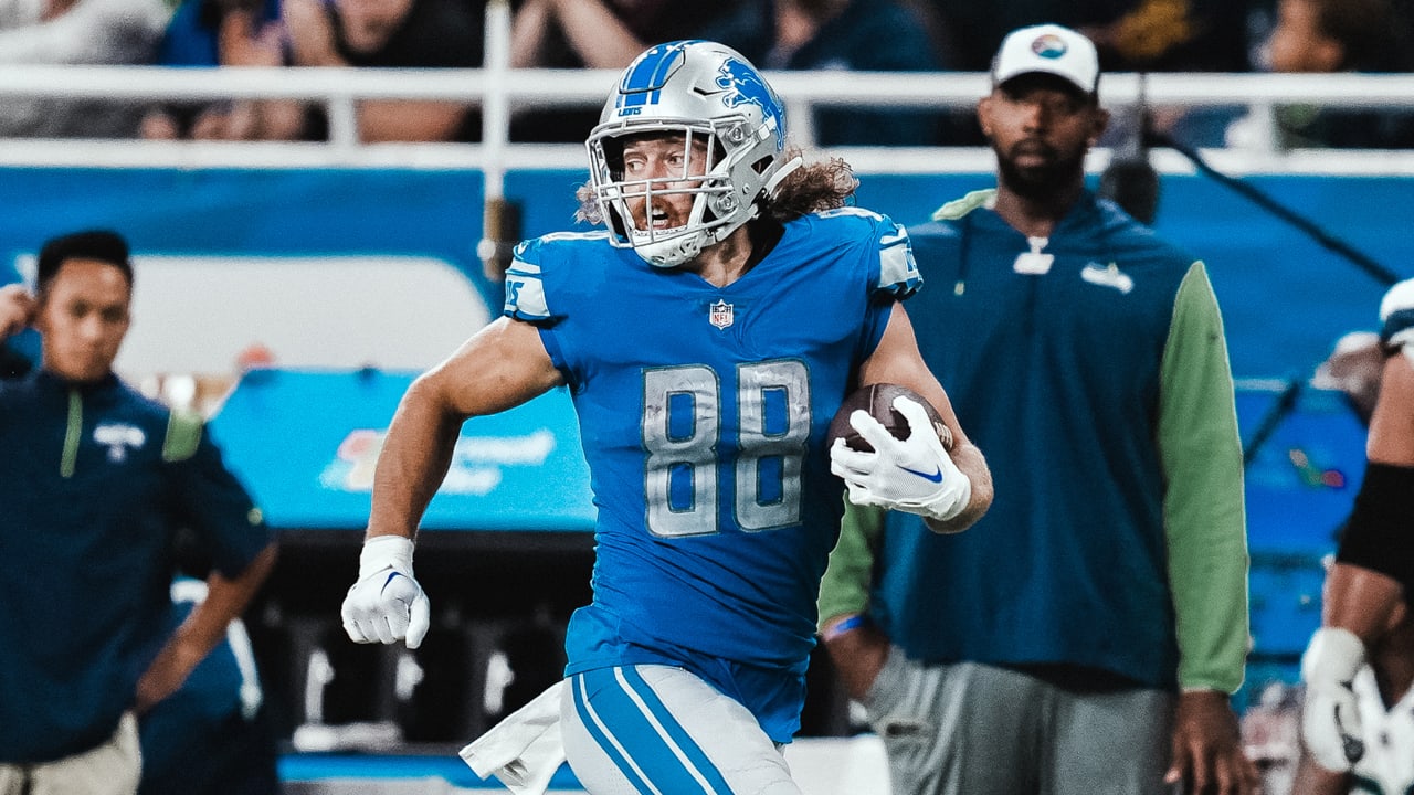 Detroit Lions tight end T.J. Hockenson (88) in action against the San  Francisco 49ers an NFL football game, Sunday, Sept. 12, 2021, in Detroit.  (AP Photo/Rick Osentoski Stock Photo - Alamy