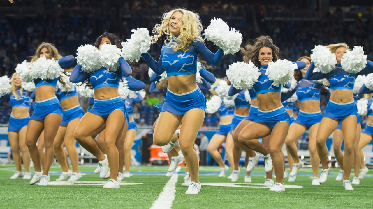 Lions vs. Seahawks: Cheer Photos